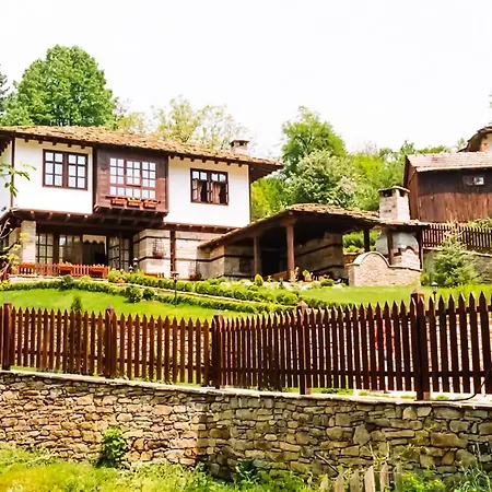 Sharlopova Boutique - Sauna & Hot Tub 4* تريفنا