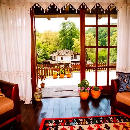 بيت ضيافة Sharlopova Boutique - Sauna & Hot Tub تريفنا