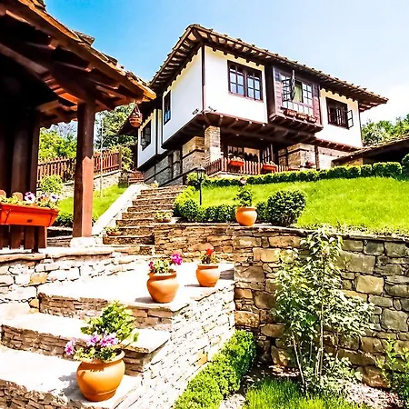 Sharlopova Boutique - Sauna & Hot Tub بيت ضيافة 4*