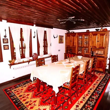 Sharlopova Boutique - Sauna & Hot Tub بيت ضيافة تريفنا