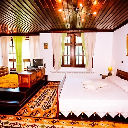Sharlopova Boutique - Sauna & Hot Tub بيت ضيافة 4*