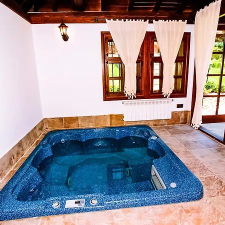 بيت ضيافة Sharlopova Boutique - Sauna & Hot Tub تريفنا