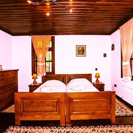 Sharlopova Boutique - Sauna & Hot Tub بيت ضيافة 4*