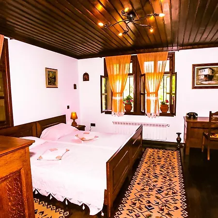 Sharlopova Boutique - Sauna & Hot Tub بيت ضيافة 4*