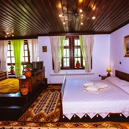 Sharlopova Boutique - Sauna & Hot Tub بيت ضيافة 4*