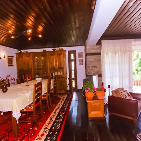 Sharlopova Boutique - Sauna & Hot Tub بيت ضيافة تريفنا