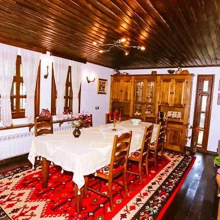 Sharlopova Boutique - Sauna & Hot Tub بيت ضيافة