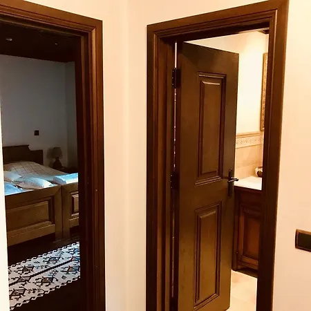 Sharlopova Boutique - Sauna & Hot Tub بيت ضيافة 4*