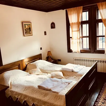 Sharlopova Boutique - Sauna & Hot Tub بيت ضيافة 4*