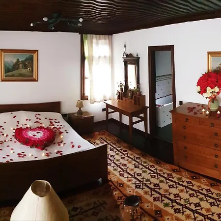 Sharlopova Boutique - Sauna & Hot Tub 4* تريفنا