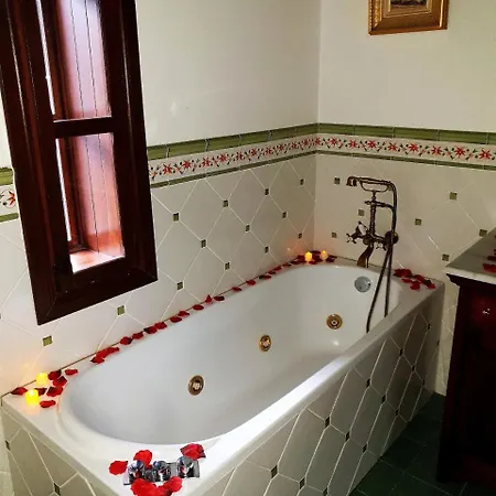Sharlopova Boutique - Sauna & Hot Tub 4* تريفنا